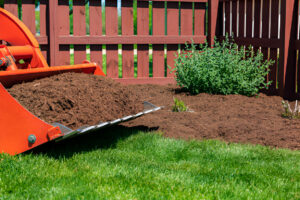Freshly applied garden bed using Tatrabuilt’s mulch installation services